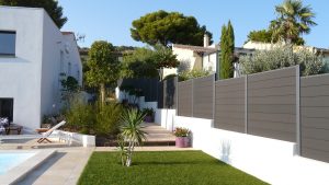 clôture de jardin extérieur en bois composite coloris gris anthracite