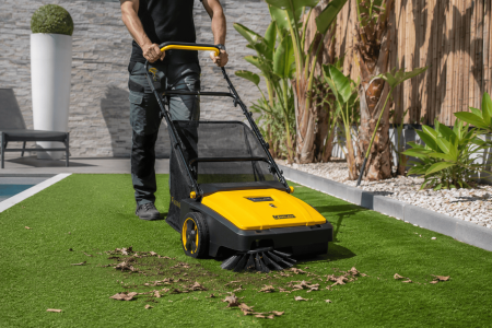 Balayeuse à gazon : quel modèle choisir selon la surface de votre pelouse ?